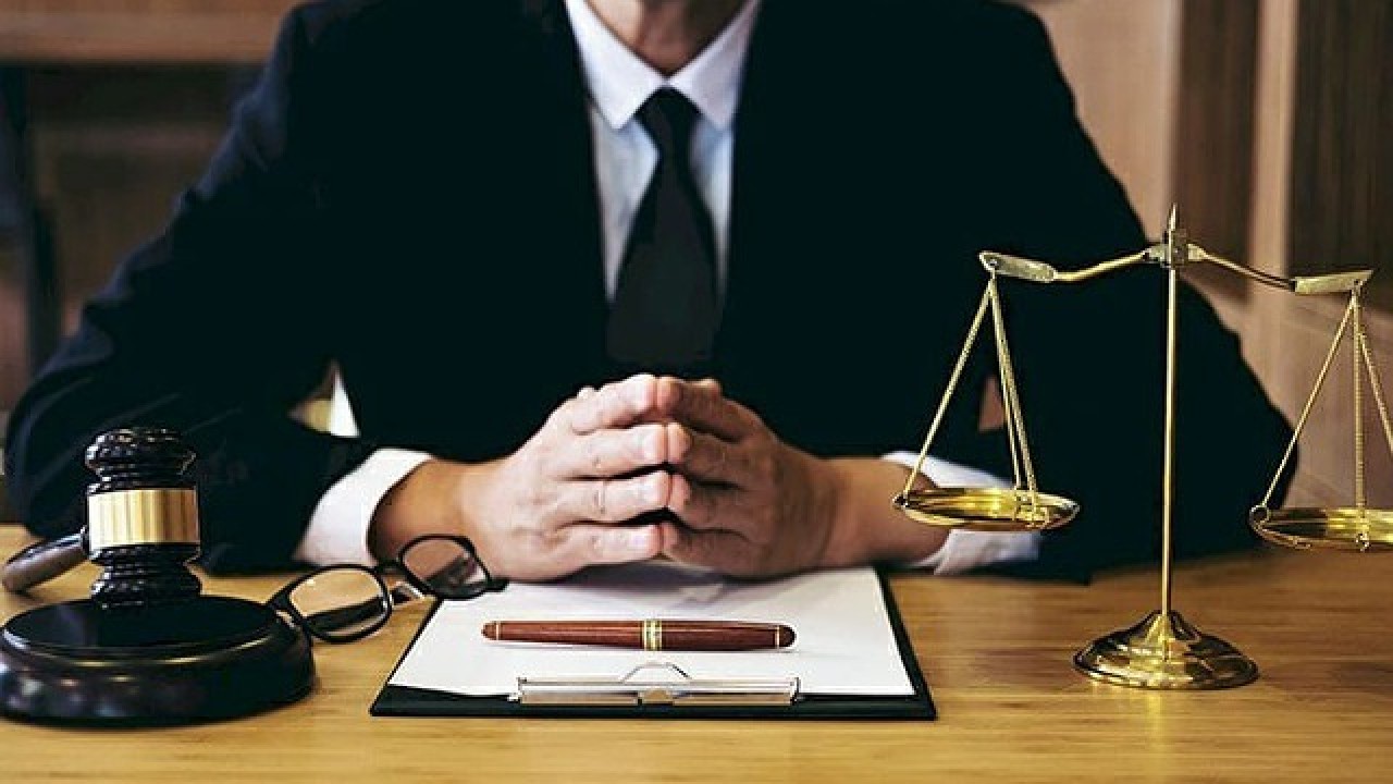 بهترین وکیل ها در تهران: راهنمای جامع انتخاب وکیل متخصص